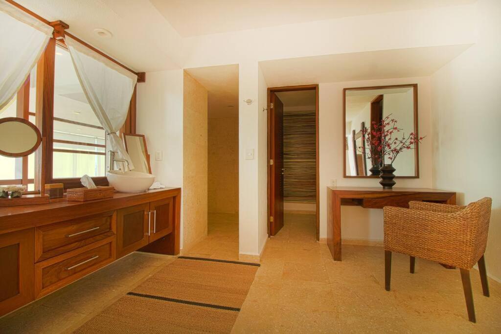 Two-Story Beachfront Oasis Puerto Vallarta Exterior photo
